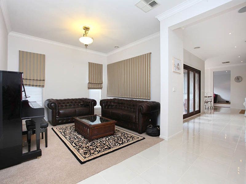 97 Waterways Blv, Williams Landing VIC 3027