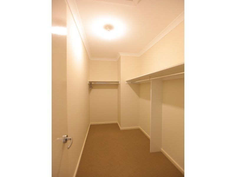 10 Whitetop Drive, Point Cook VIC 3030