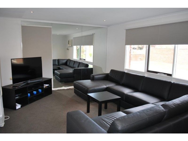 2/25 Mernda Avenue, Carnegie VIC 3163