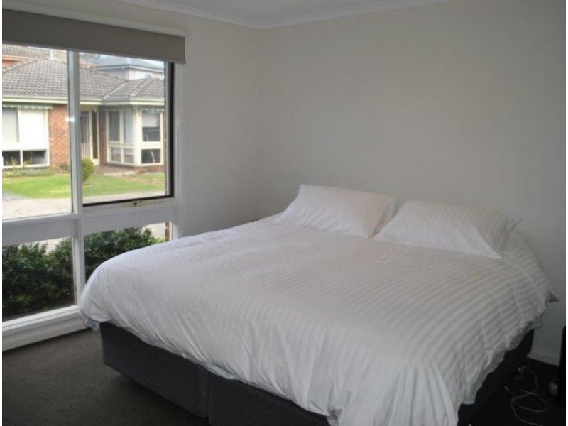 2/25 Mernda Avenue, Carnegie VIC 3163