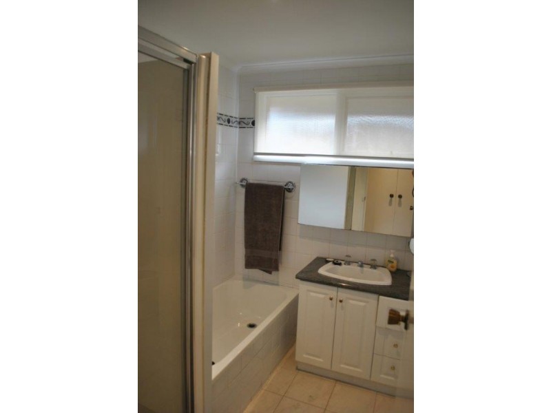 2/25 Mernda Avenue, Carnegie VIC 3163