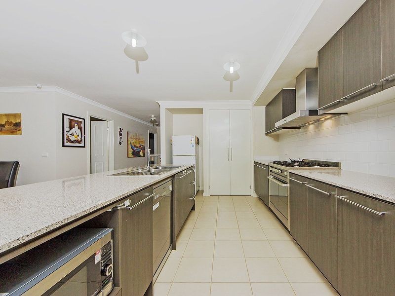 11 Mallard Close, Williams Landing VIC 3027
