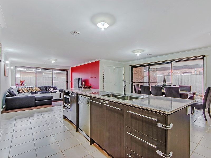 11 Mallard Close, Williams Landing VIC 3027