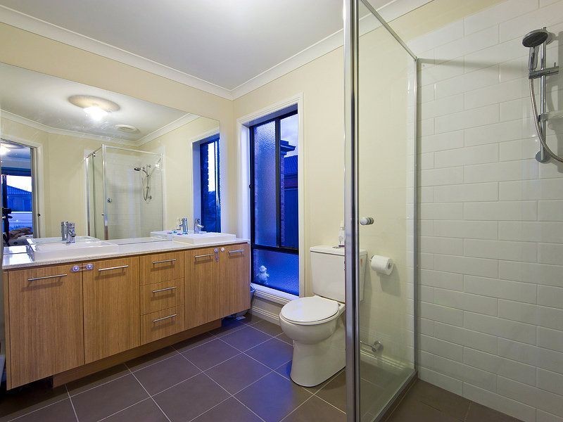 11 Mallard Close, Williams Landing VIC 3027
