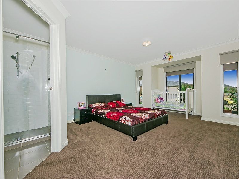 11 Mallard Close, Williams Landing VIC 3027