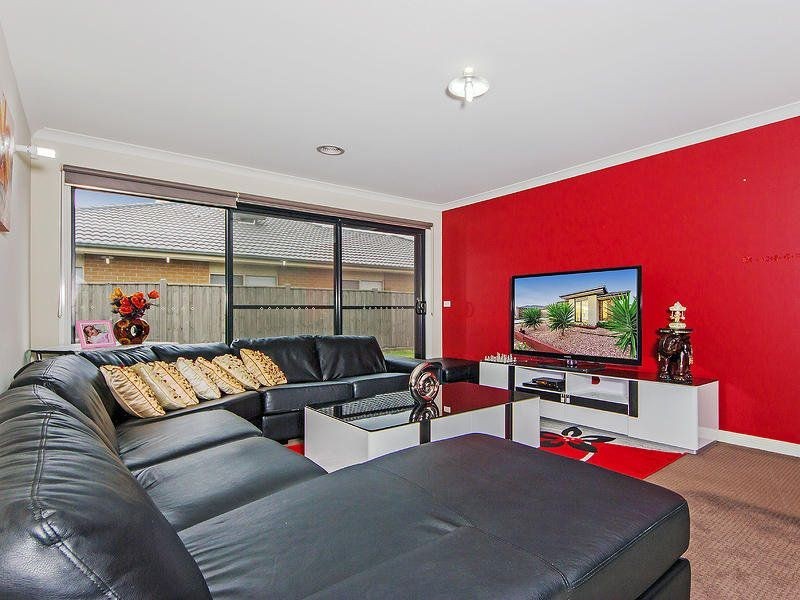 11 Mallard Close, Williams Landing VIC 3027
