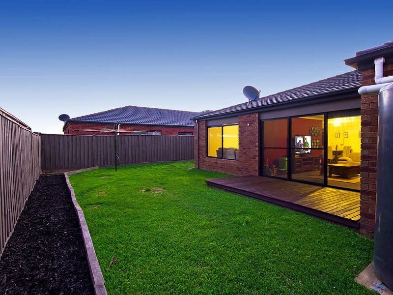 11 Mallard Close, Williams Landing VIC 3027