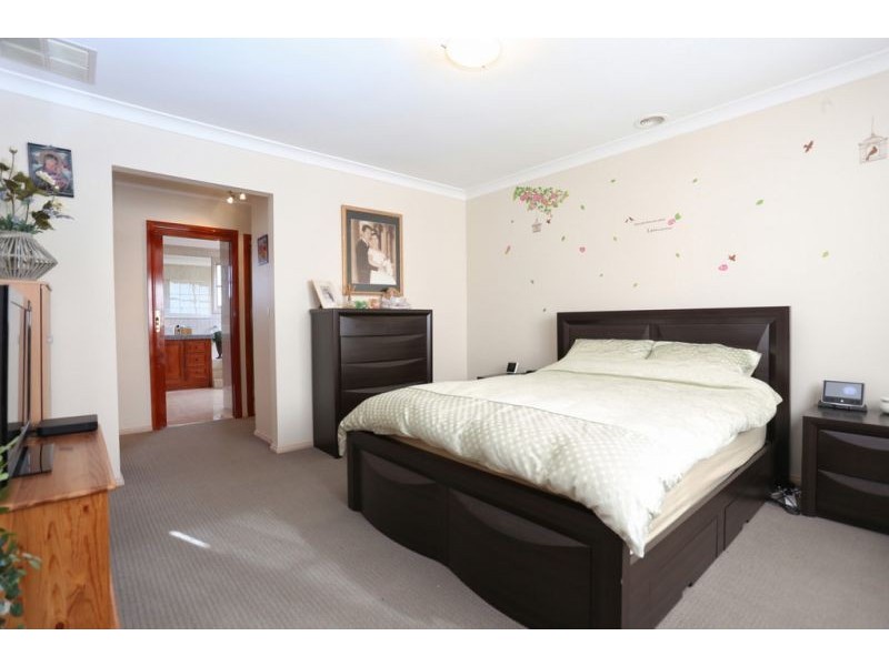 11 Carmyle Court, Avondale Heights VIC 3034