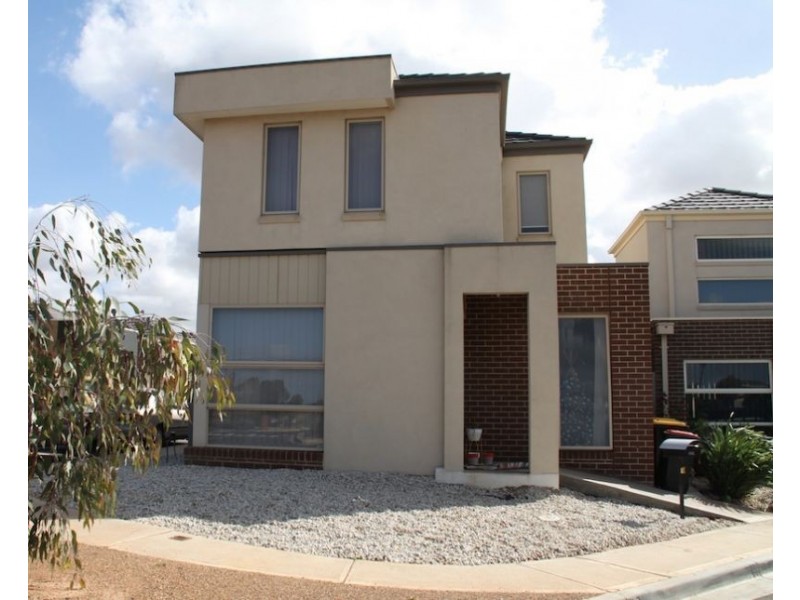 15/40 McCubbin Way, Caroline Springs VIC 3023