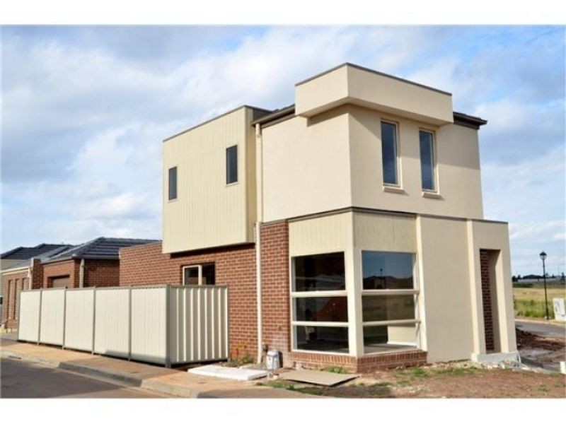 15/40 McCubbin Way, Caroline Springs VIC 3023