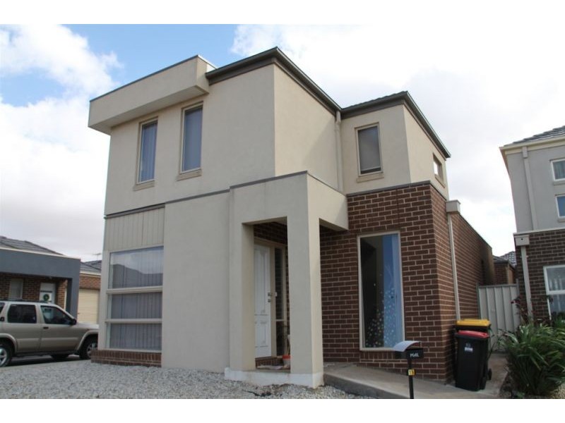 15/40 McCubbin Way, Caroline Springs VIC 3023