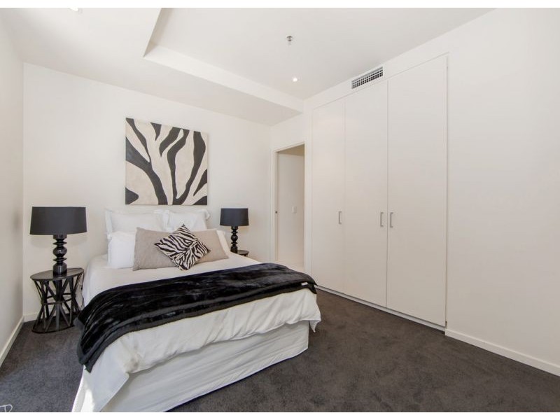 2605/620 Collins Street, Melbourne VIC 3000