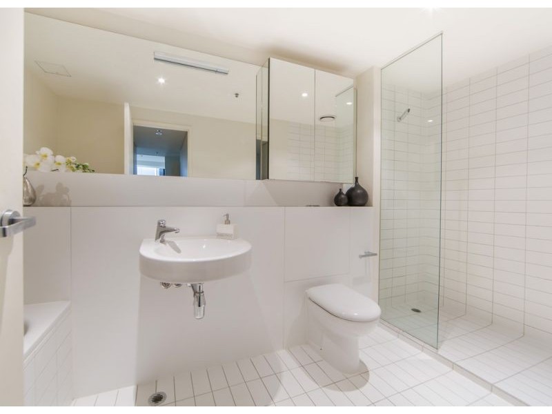 2605/620 Collins Street, Melbourne VIC 3000