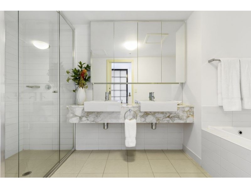 1608/100 Harbour Esplanade, Docklands VIC 3008