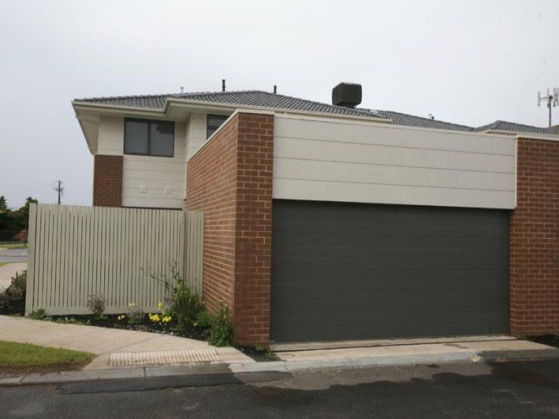 2 Sierra Avenue, Sunshine West VIC 3020