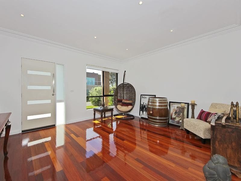 9 Finsbury Close, Caroline Springs VIC 3023