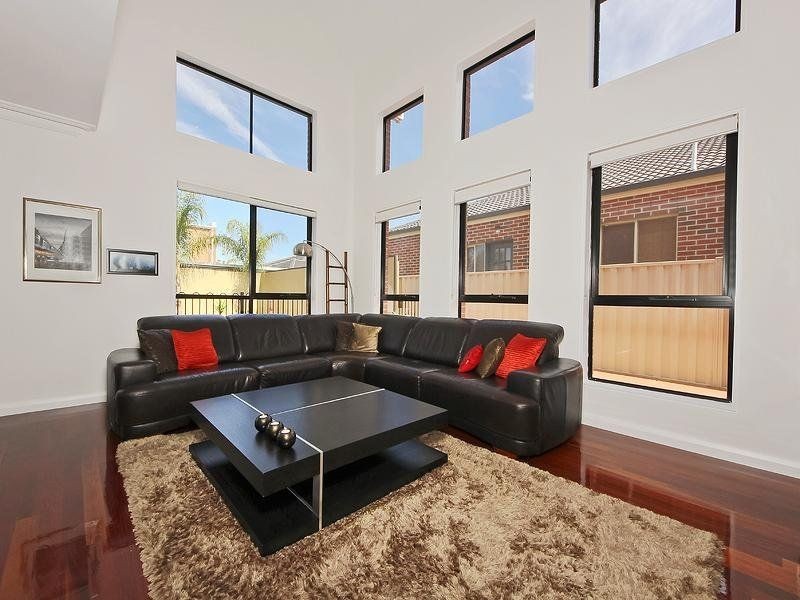 9 Finsbury Close, Caroline Springs VIC 3023