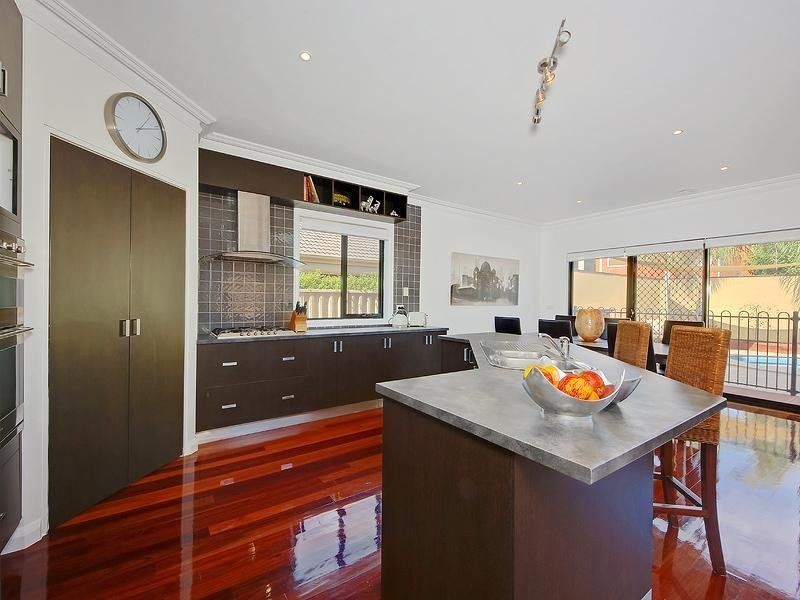 9 Finsbury Close, Caroline Springs VIC 3023