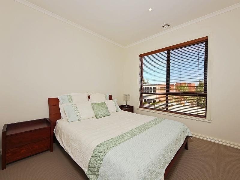 9 Finsbury Close, Caroline Springs VIC 3023