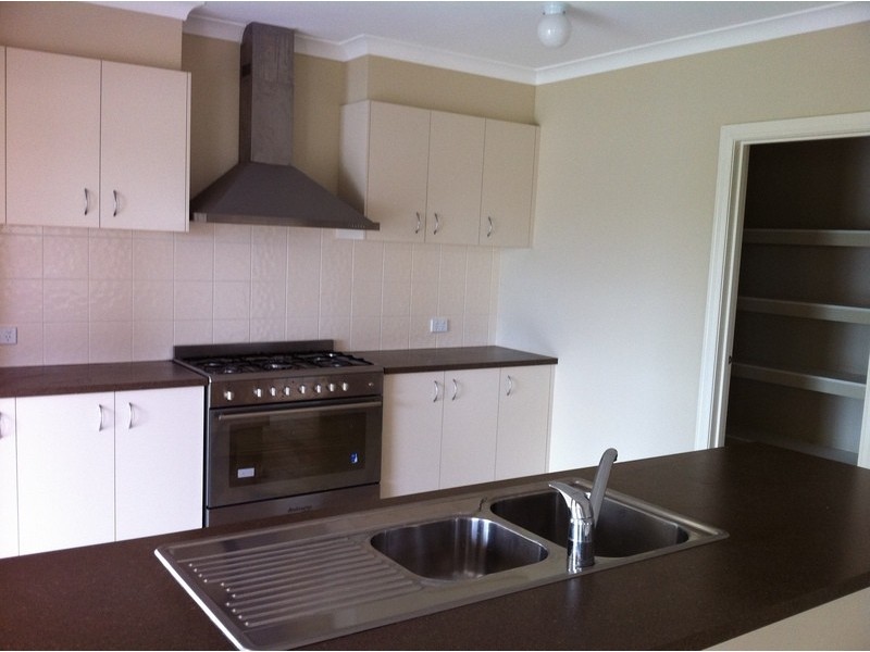 2 Watersedge Cove, Point Cook VIC 3030