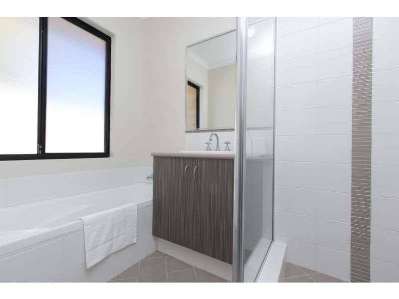 2/20 Duke St, Bentley WA 6102