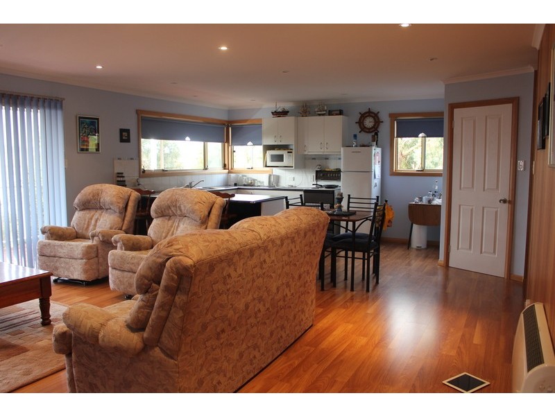 82 Barton Avenue, Triabunna TAS 7190