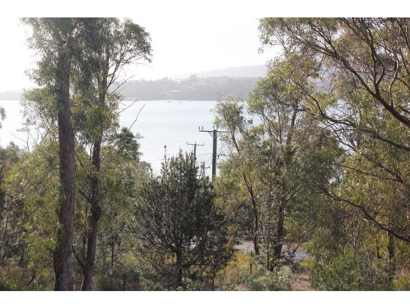 82 Barton Avenue, Triabunna TAS 7190