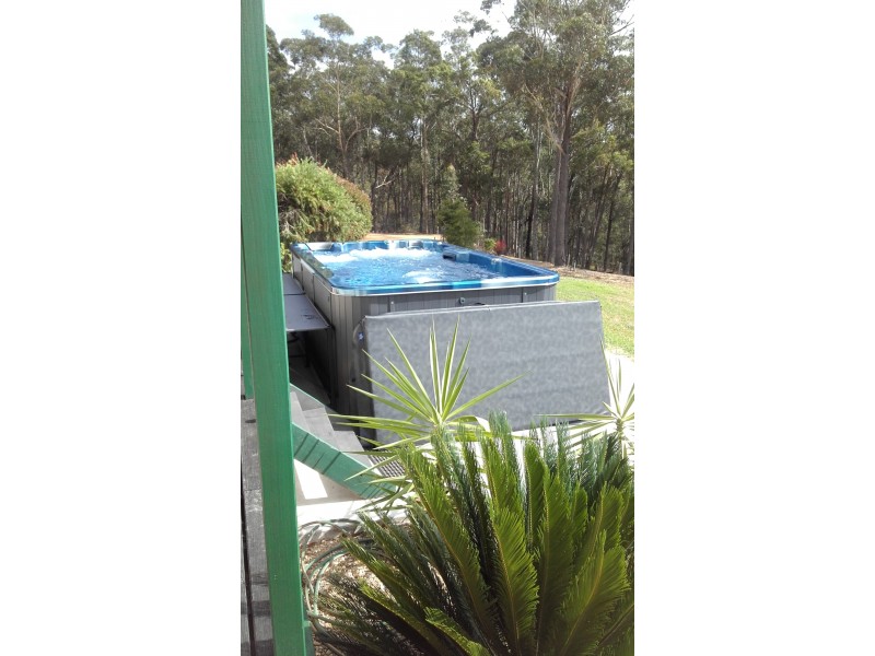 1 Bluemoor Road, Batemans Bay NSW 2536