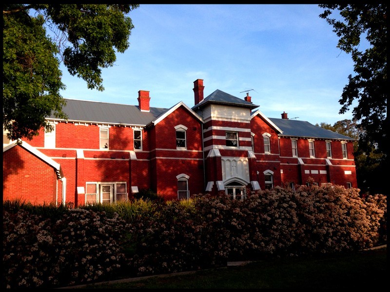 15/2-3 Evergreen CCT, Cheltenham VIC 3192