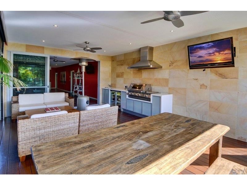 27 North Beach Place, Mudjimba QLD 4564