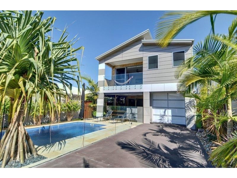 27 North Beach Place, Mudjimba QLD 4564