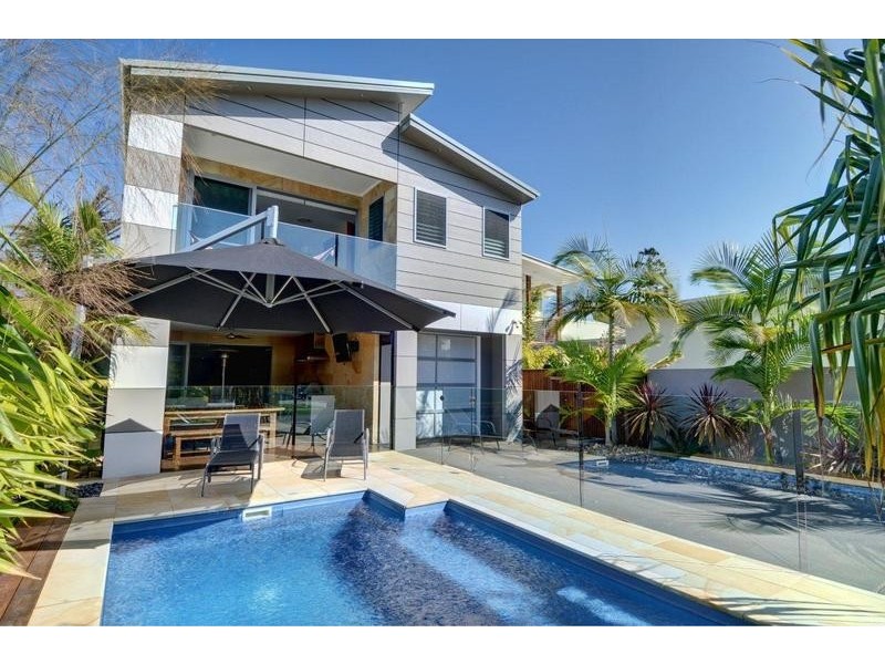 27 North Beach Place, Mudjimba QLD 4564