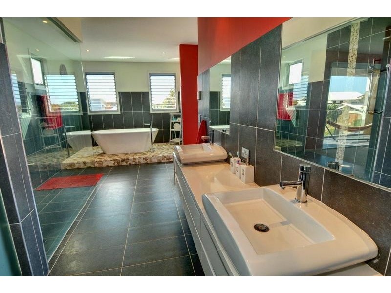 27 North Beach Place, Mudjimba QLD 4564