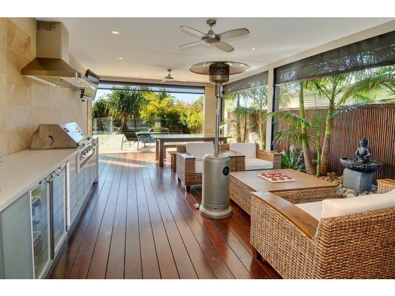 27 North Beach Place, Mudjimba QLD 4564