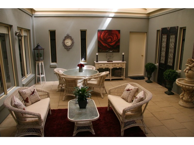 12 Walnut Grove, Bright VIC 3741