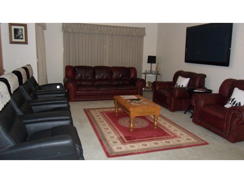 12 Walnut Grove, Bright VIC 3741