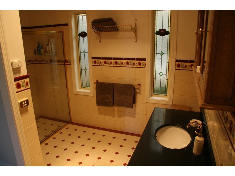 12 Walnut Grove, Bright VIC 3741