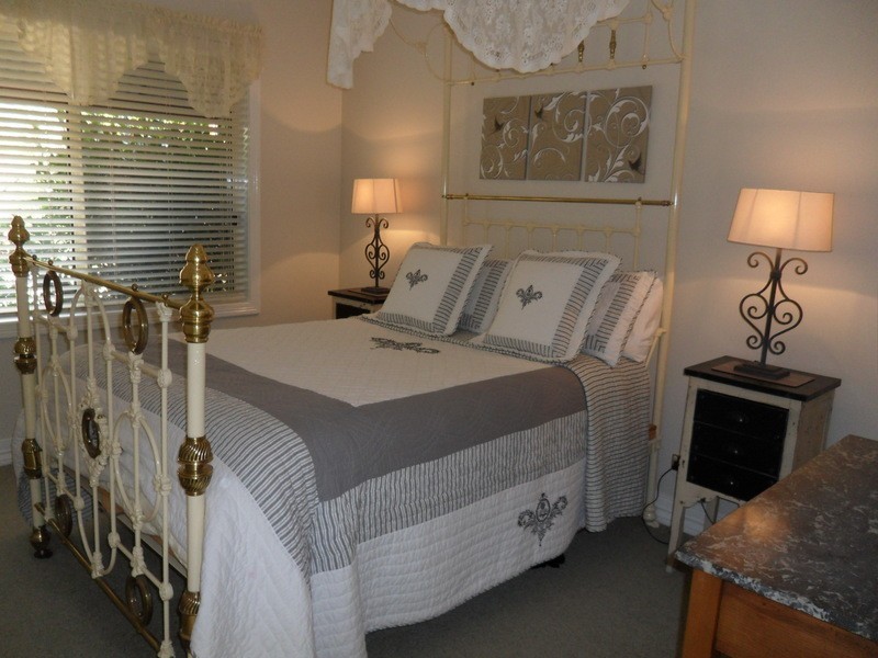 12 Walnut Grove, Bright VIC 3741