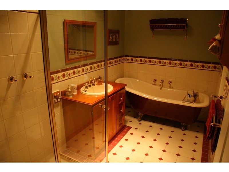 12 Walnut Grove, Bright VIC 3741