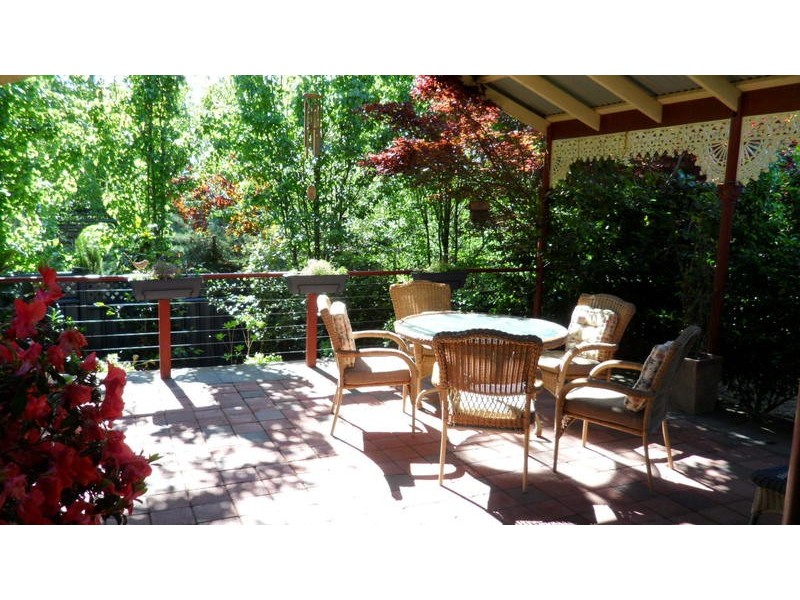 12 Walnut Grove, Bright VIC 3741