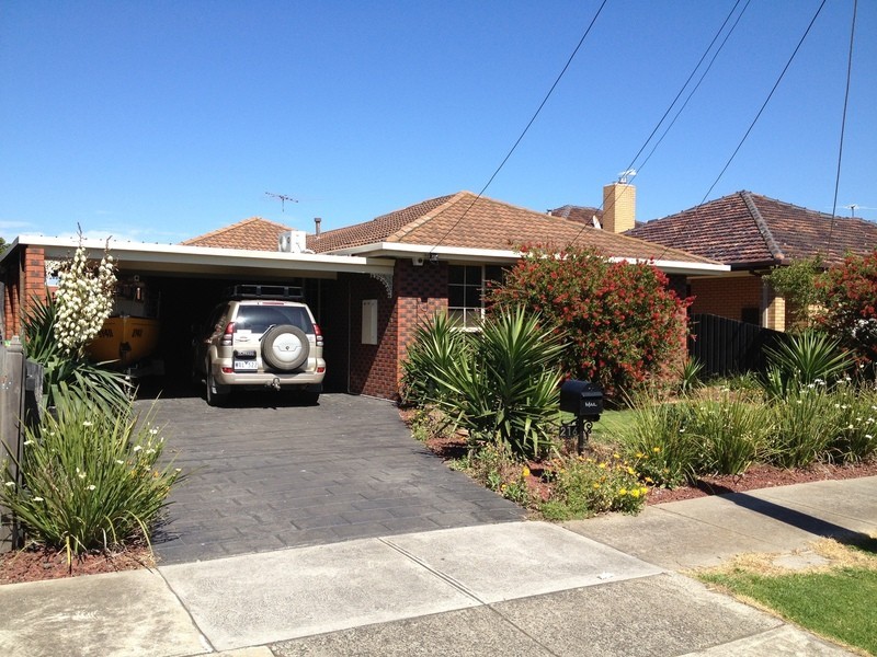 216 STERLING DRIVE, Keilor East VIC 3033
