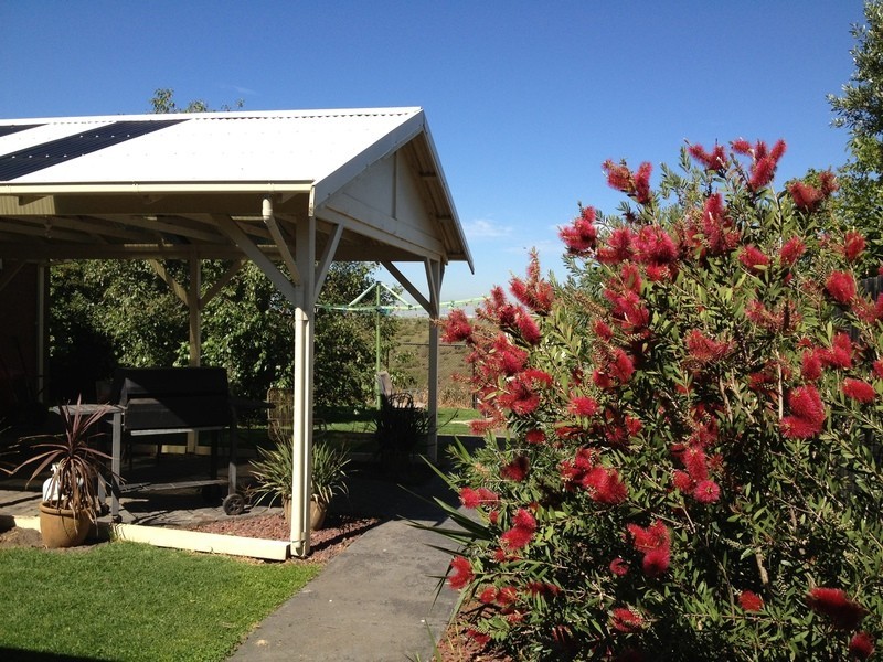 216 STERLING DRIVE, Keilor East VIC 3033