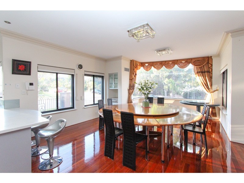 2 Fourth Ave, Applecross WA 6153