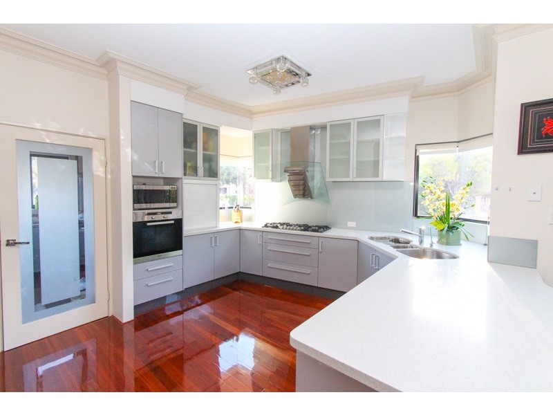 2 Fourth Ave, Applecross WA 6153