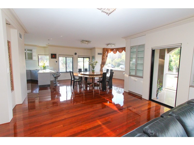 2 Fourth Ave, Applecross WA 6153