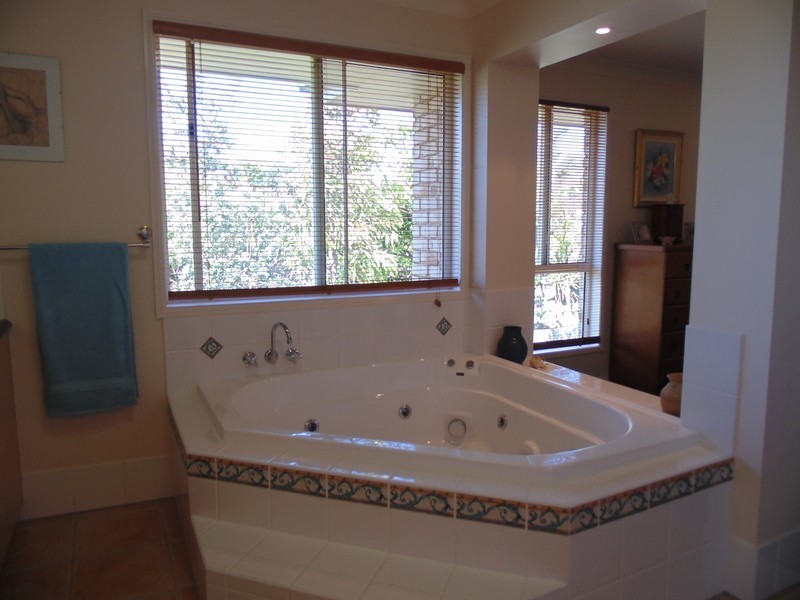 408 Oceanic Drive, Wurtulla QLD 4575