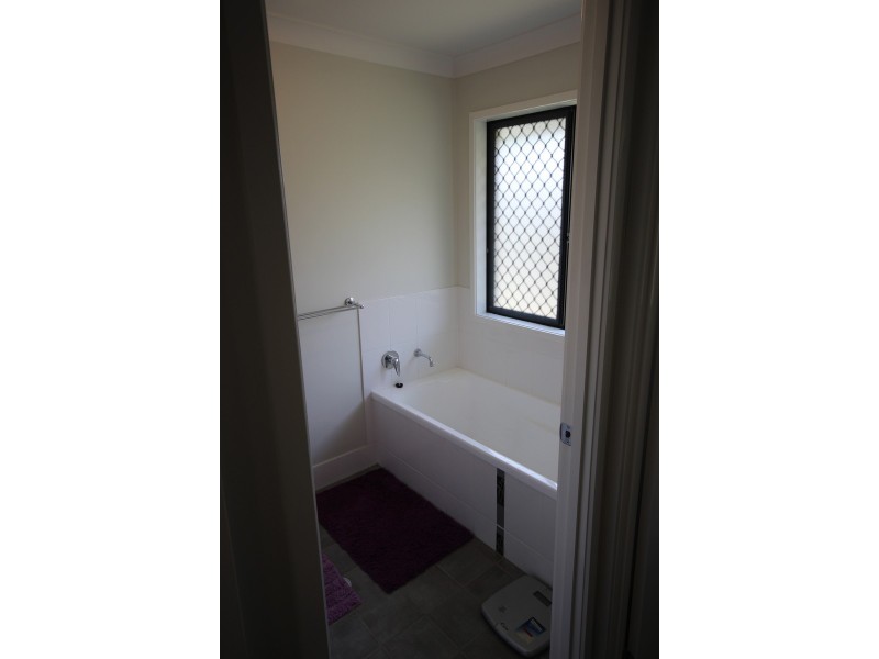 146 Berry St, Yamanto QLD 4305