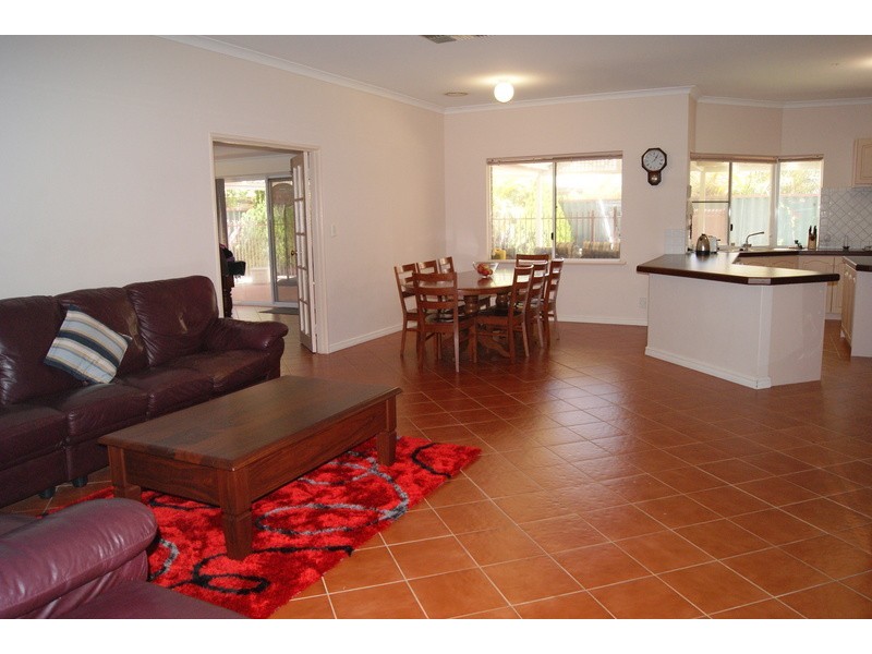 9 Frampton Crescent, Canning Vale WA 6155