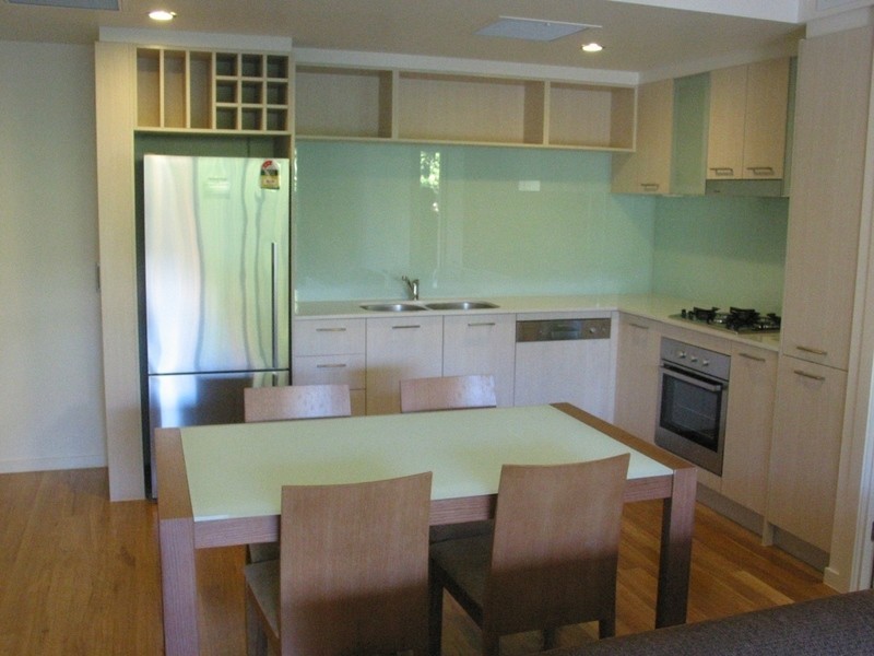 221-225 Sir Fred Schonell, St Lucia QLD 4067