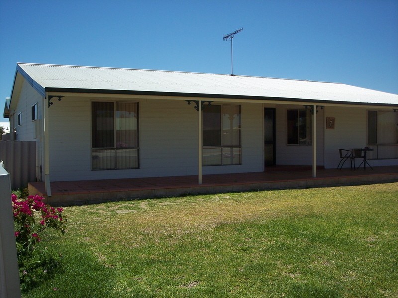 7 Hunter Crescent, Green Head WA 6514